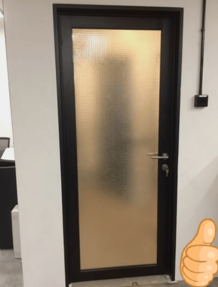 Kelebihan Dan Kekurangan Pintu Kamar Mandi Aluminium Coklat Yang Harus Anda Pertimbangkan, Solusi Mencegah Kekecewaan! - Indo Glass Craft