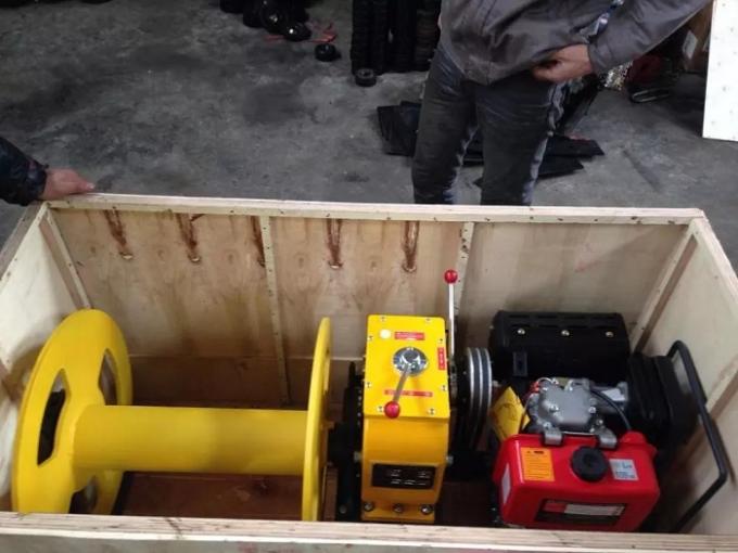 Penarik Kabel Winch Bensin / Mesin Diesel Mengambil Peralatan Merangkai Winch 2 Ton