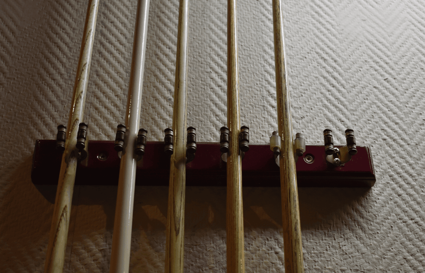 What Cues Do Snooker Pros Use?