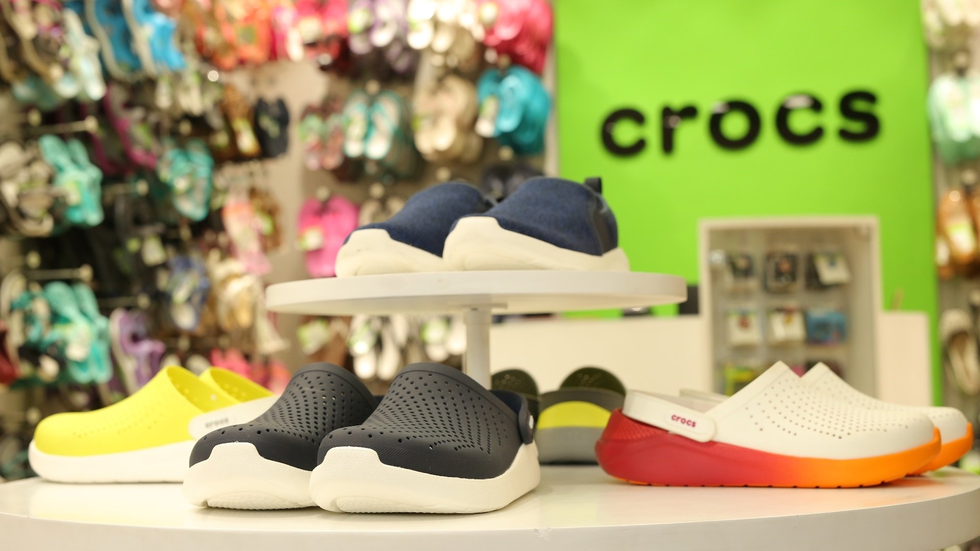 Crocs adquiere la marca Hey Dude por 2.500 millones de dólares
