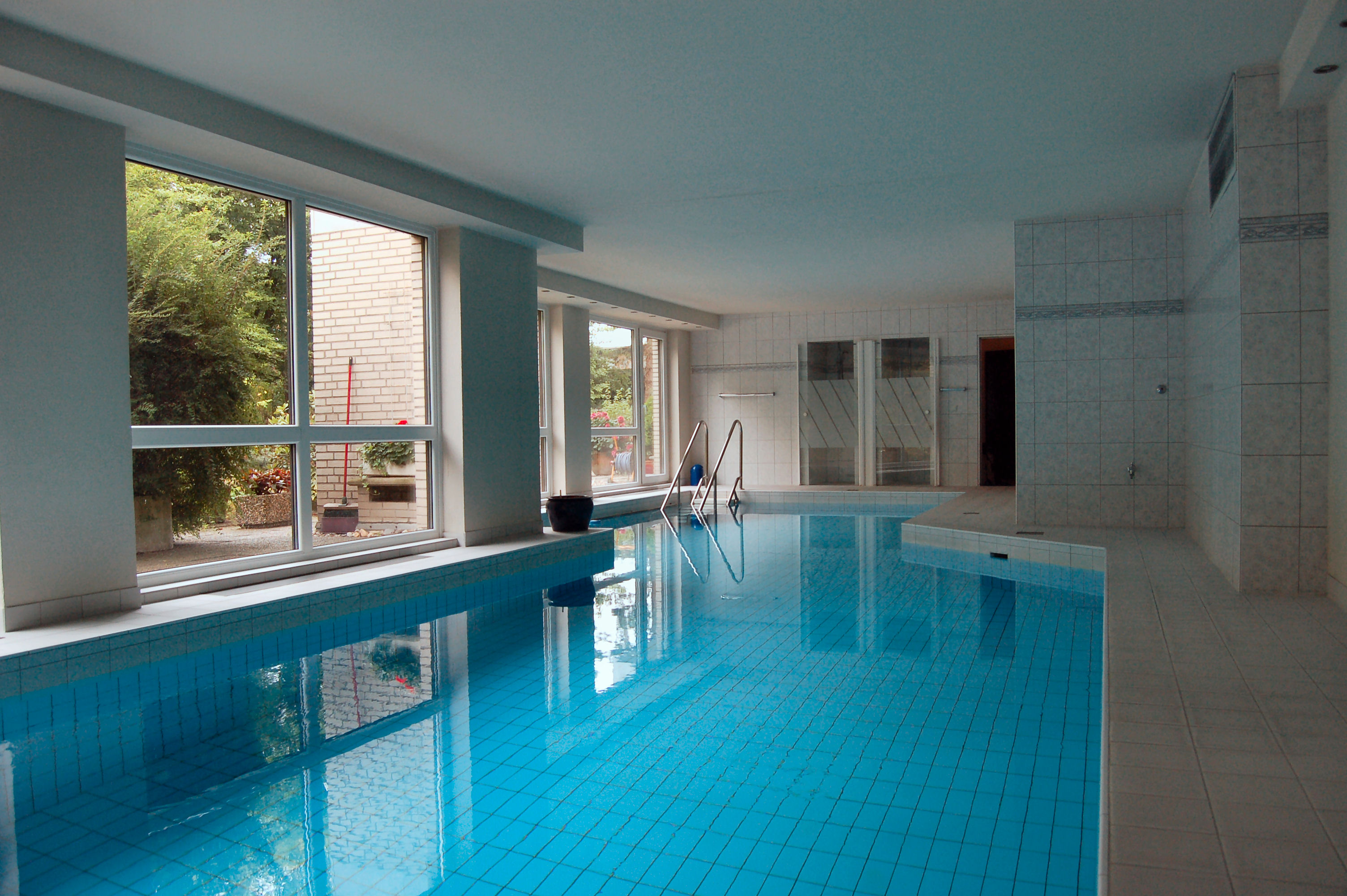 PenthouseAppartement, Dachterrasse, EBK und Schwimmbad im Haus. Ines