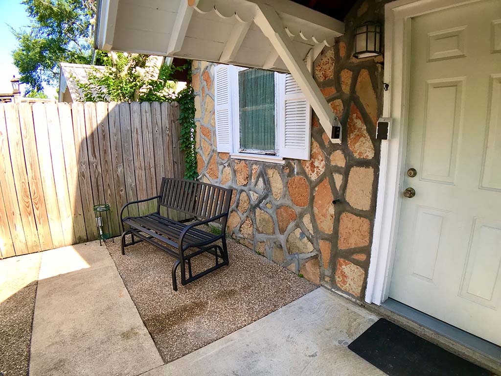 Oak Crest 07 Napa Rock Cottage Cabins Cottages & Suites Eureka Springs