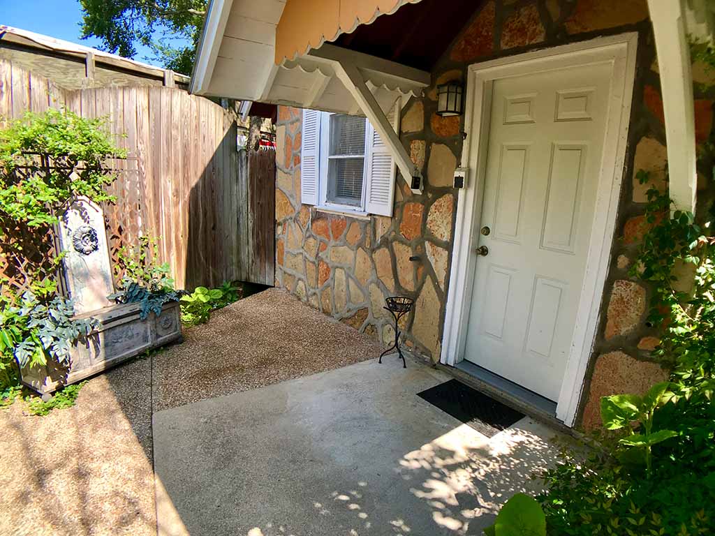 Oak Crest 08 Tuscany Dream Rock Cottage Cabins Cottages & Suites