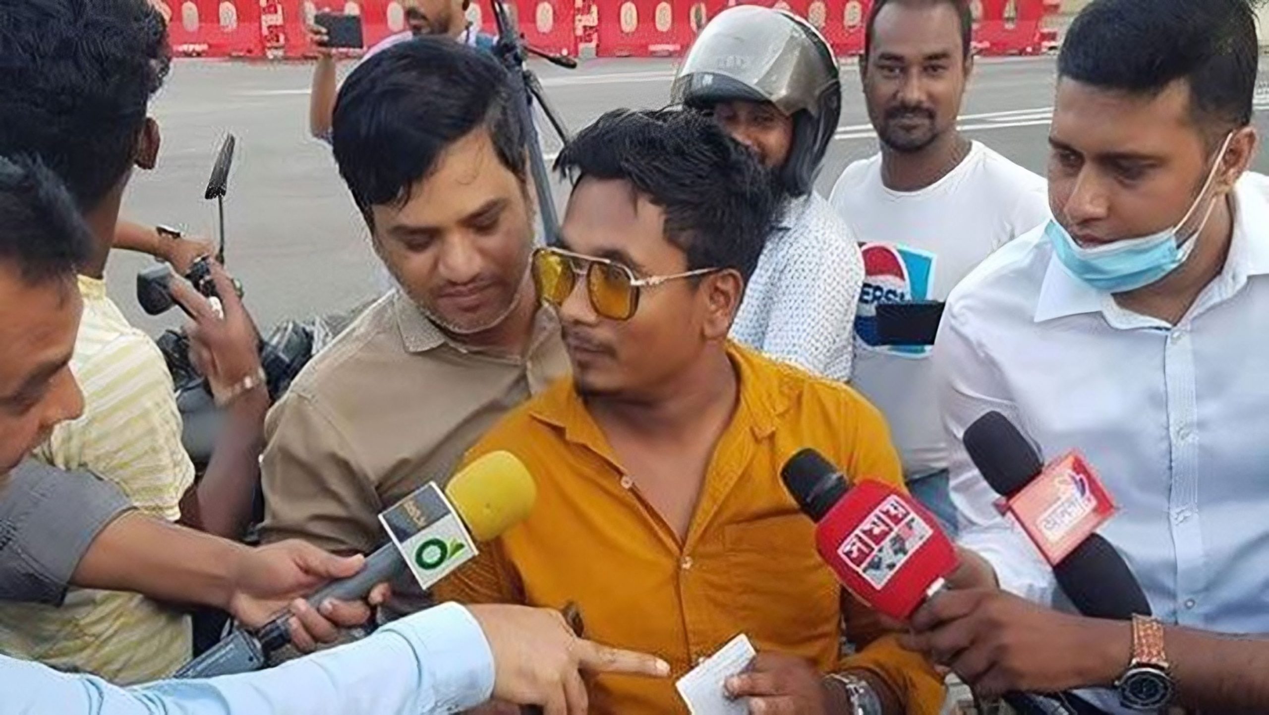 সবার আগে প্রথম টোল দিয়ে বাইক নিয়ে পদ্মা পার হলেন যিনি