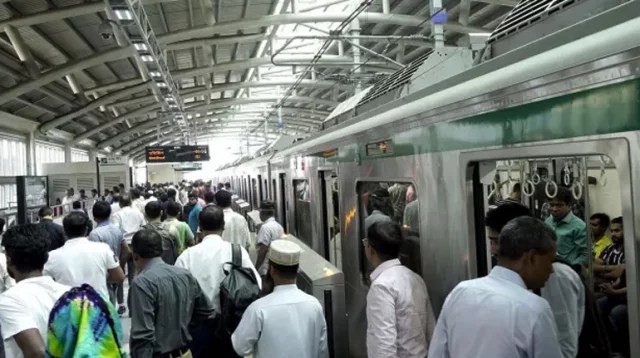 মেট্রোরেল কেন বারবার ভুল জায়গায় থামে?