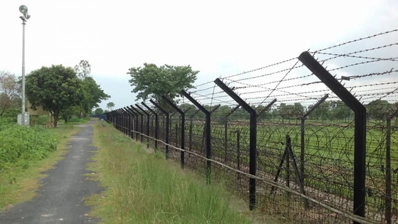 কিশোরীকে গুলি করে মরদেহ নিয়ে গেল বিএসএফ