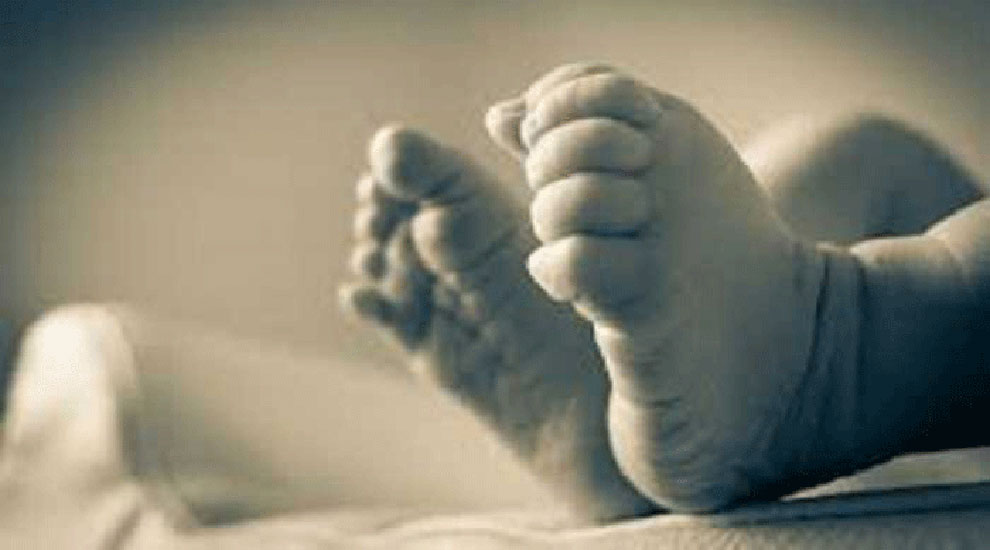 দুই ভবনের মাঝে পড়েছিল নবজাতকের মরদেহ