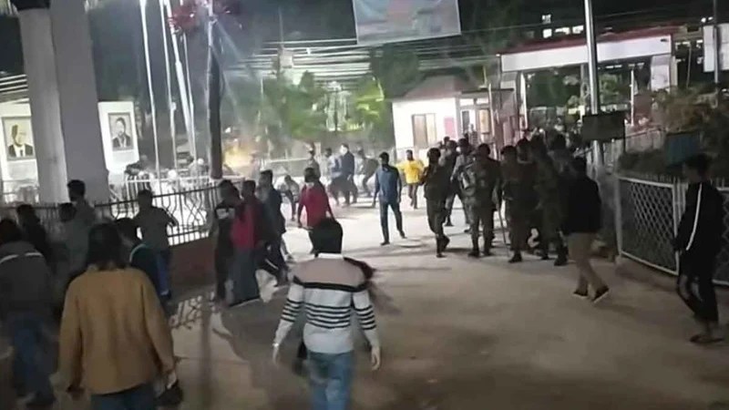 সাধারণ শিক্ষার্থী-ছাত্রদলের সংঘর্ষ, নিয়ন্ত্রণে সেনাবাহিনী ও পুলিশ