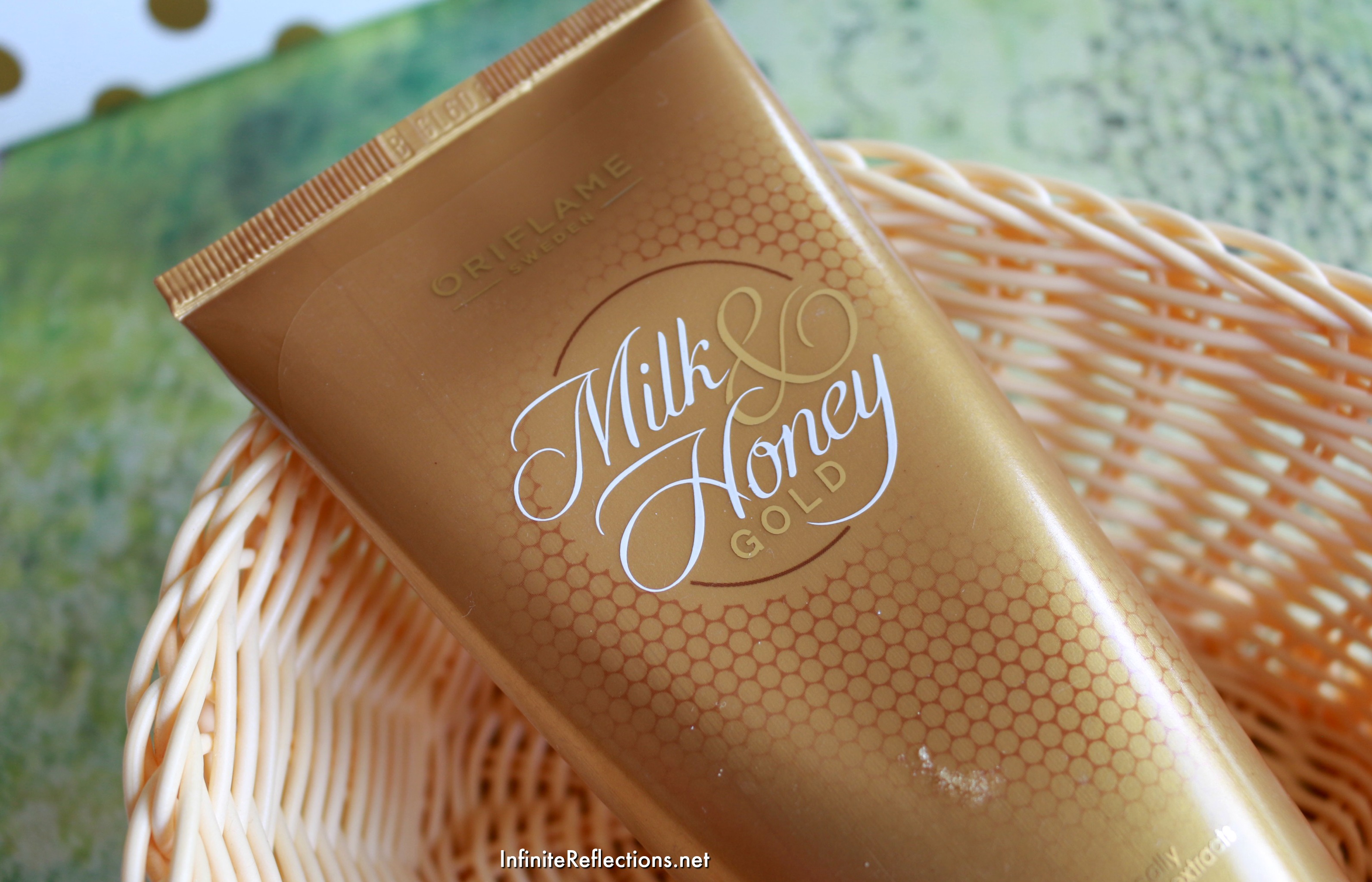 Oriflame Milk & Honey Gold Smoothing Sugar Scrub Review Infinite Reflections