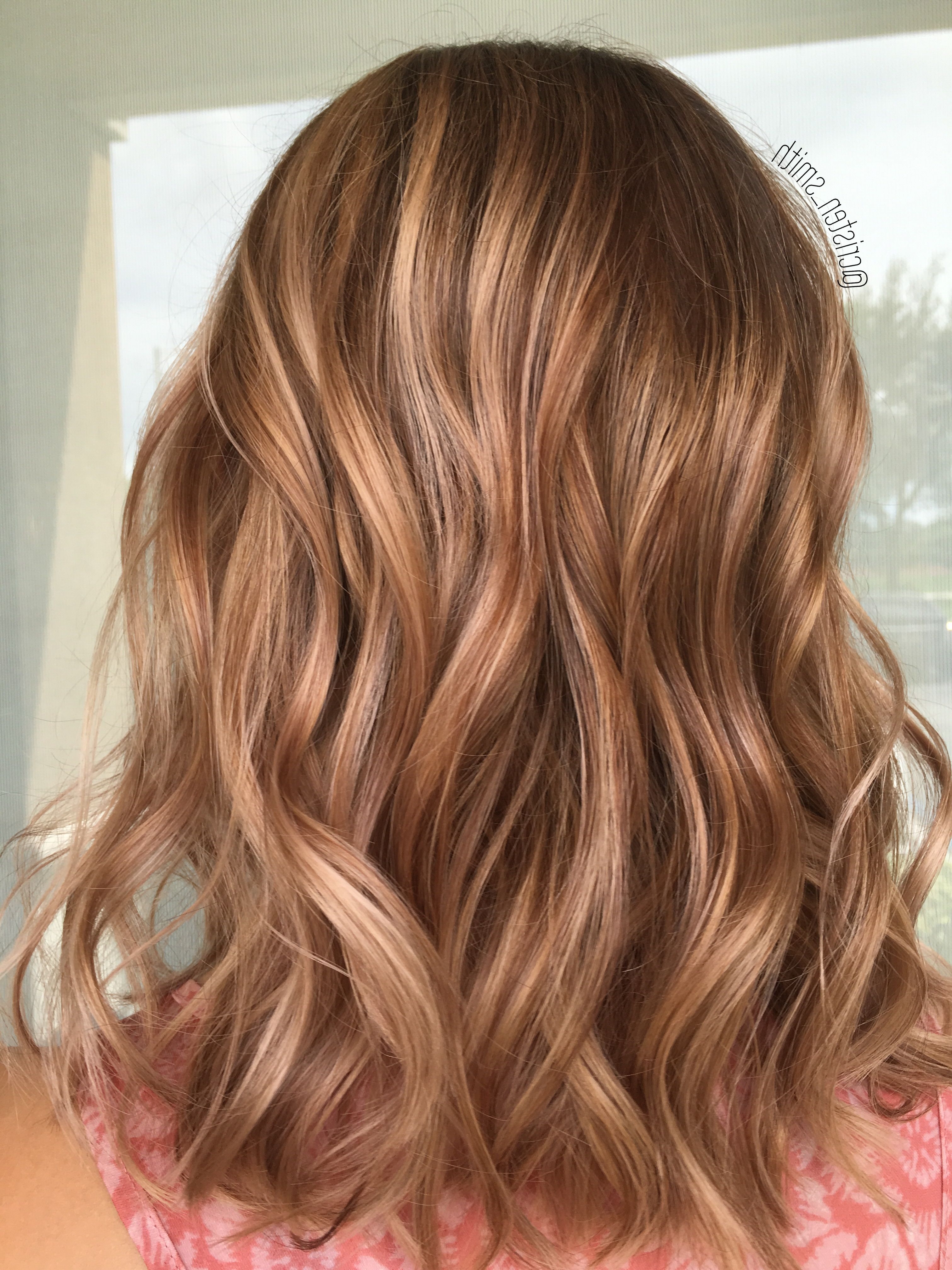 20 Photos Medium Honeyhued Blonde Hairstyles
