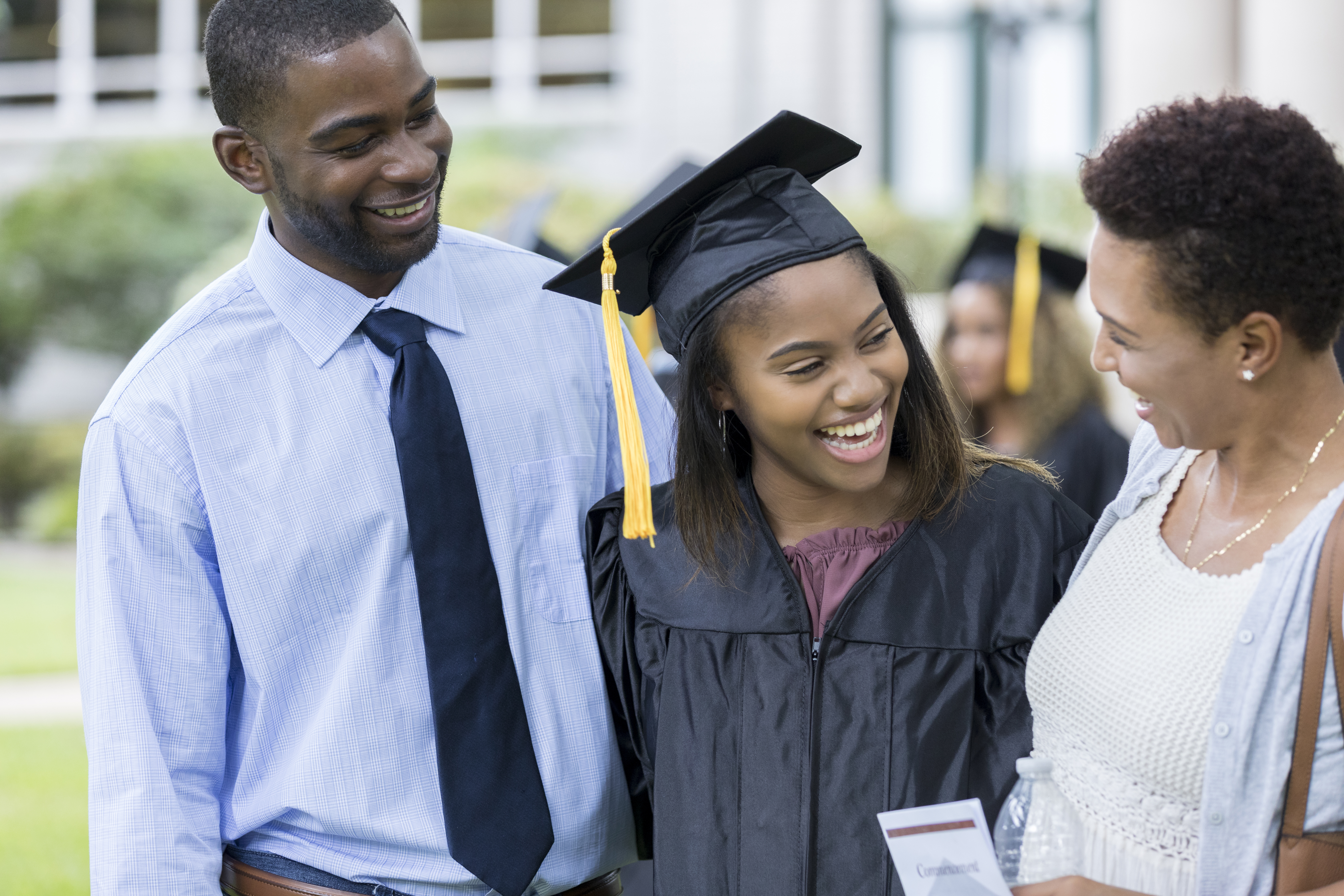 Top 3 Digital OutofHome Strategies for Moms, Dads and Grads Advertisers