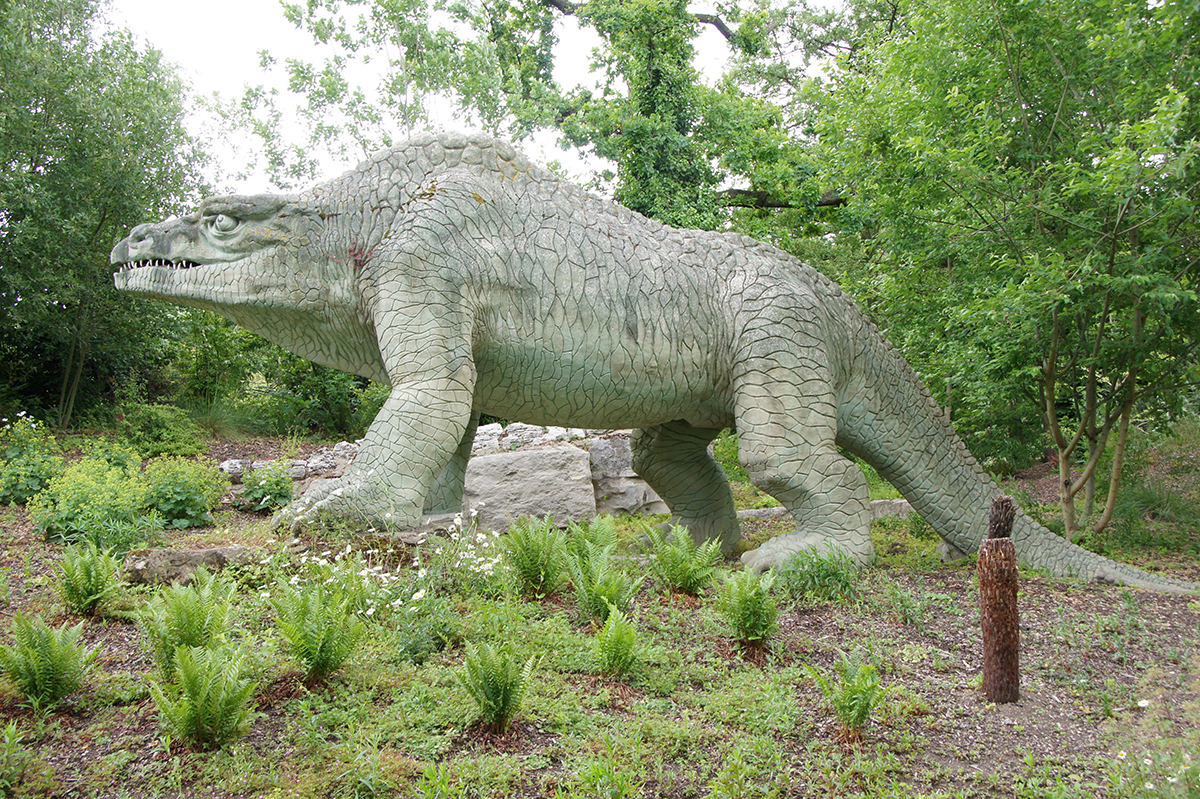 Megalosaurus Descripción Actual y Antigua, Historia y Alimentación