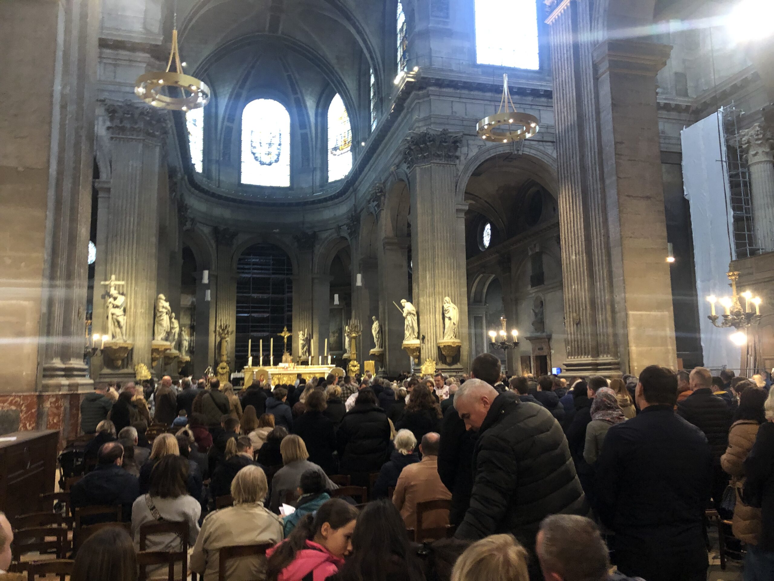Paris célébration de la liturgie byzantine sous les voûtes de Saint