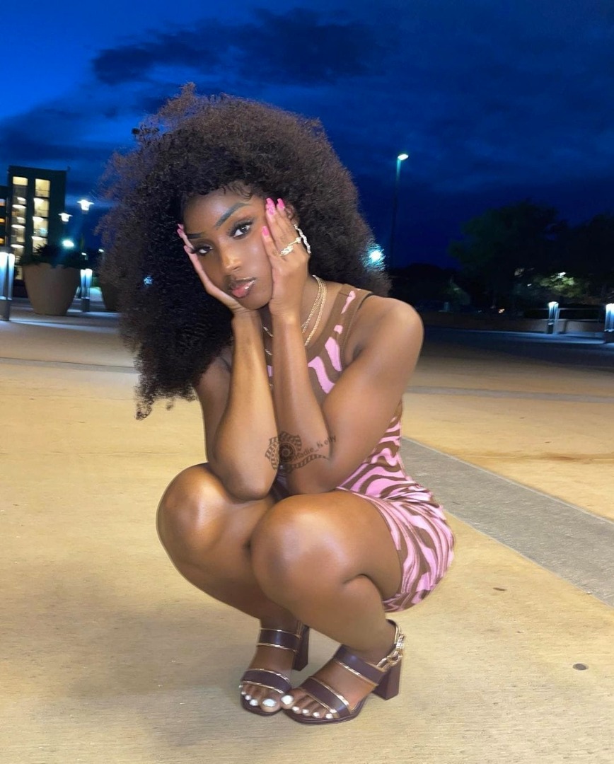 (4 photos) Bhadie_Kelly, la jeune TikTokeuse qui fait le buzz en ce