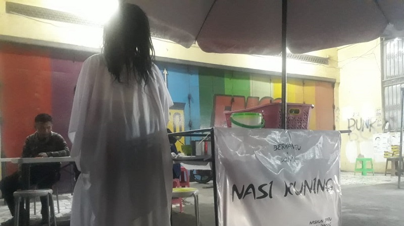 Ada ‘Hantu’ di Warung Nasi Kuning Daeng Nai - Info Sulsel