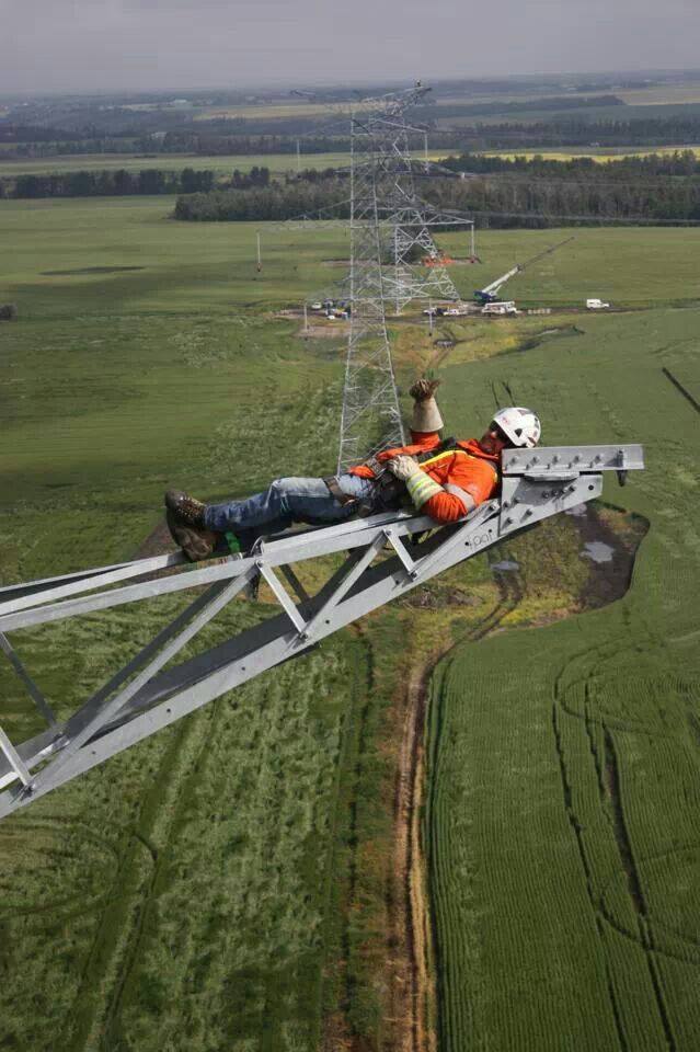 48 Spine Chilling Linemen Photos During Work