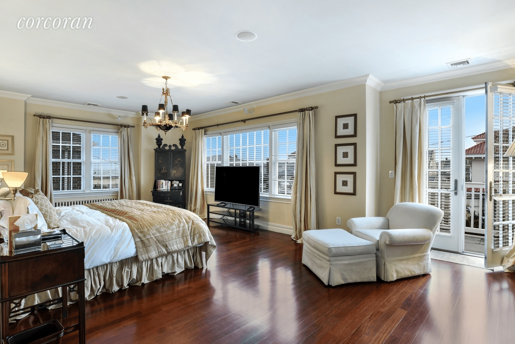 In Beachy Belle Harbor, a Place in the Sun Inhabit