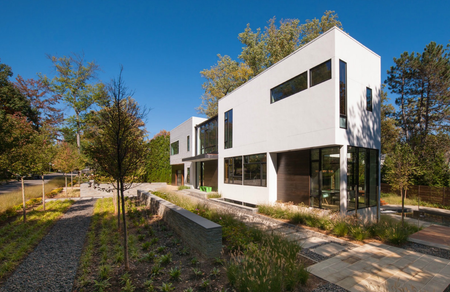 13 energyefficient modules make up this prefab modern home in Maryland