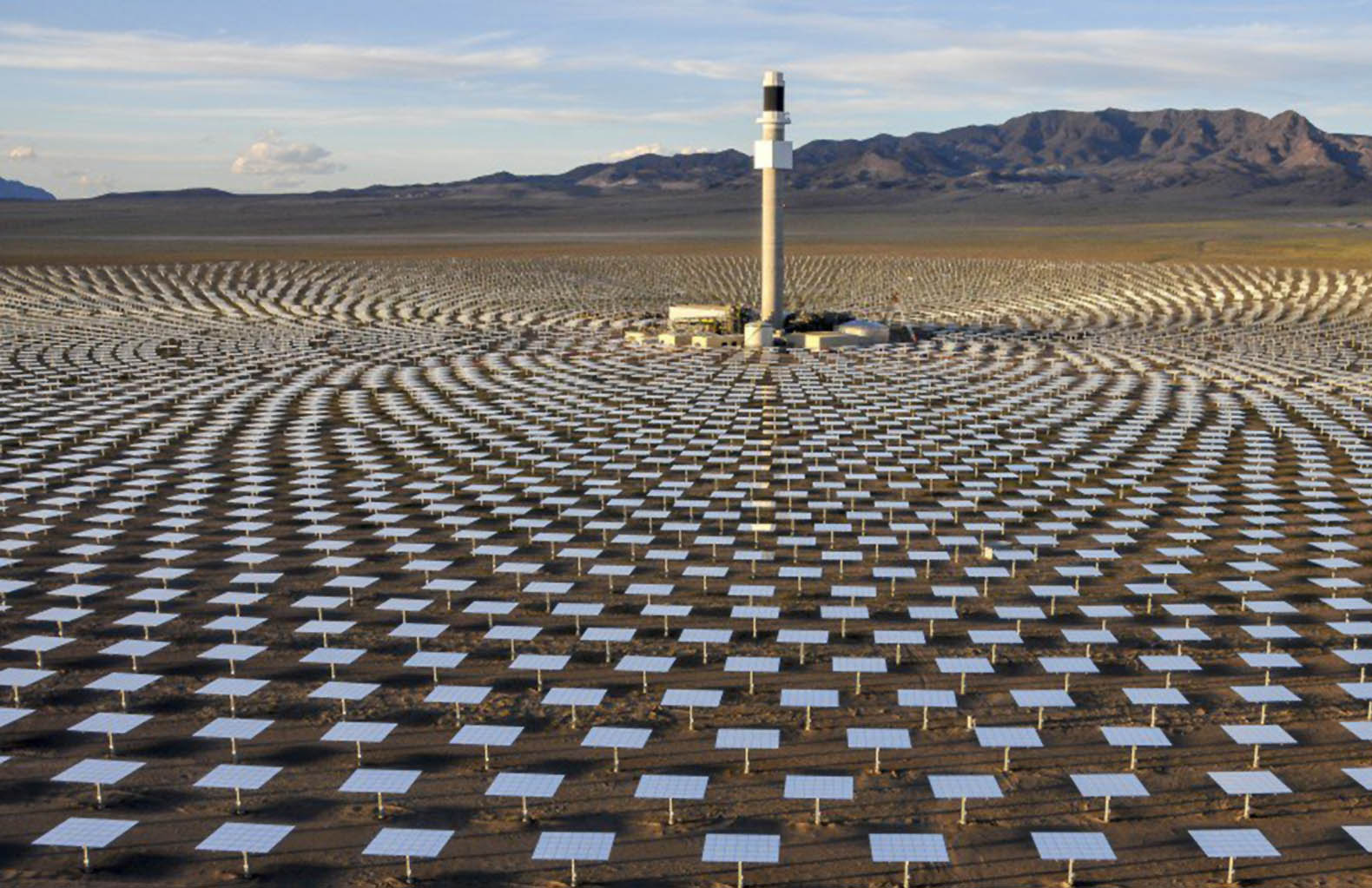 Revolutionary SolarReserve plant generates power all day
