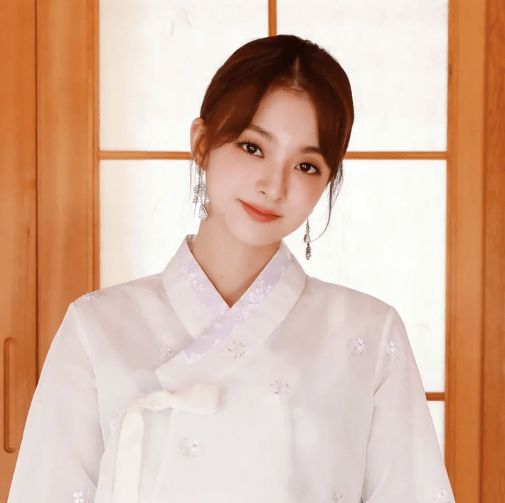 3 Peran KDrama yang Diharapkan Bisa Dimainkan oleh Na Gyung fromis_9
