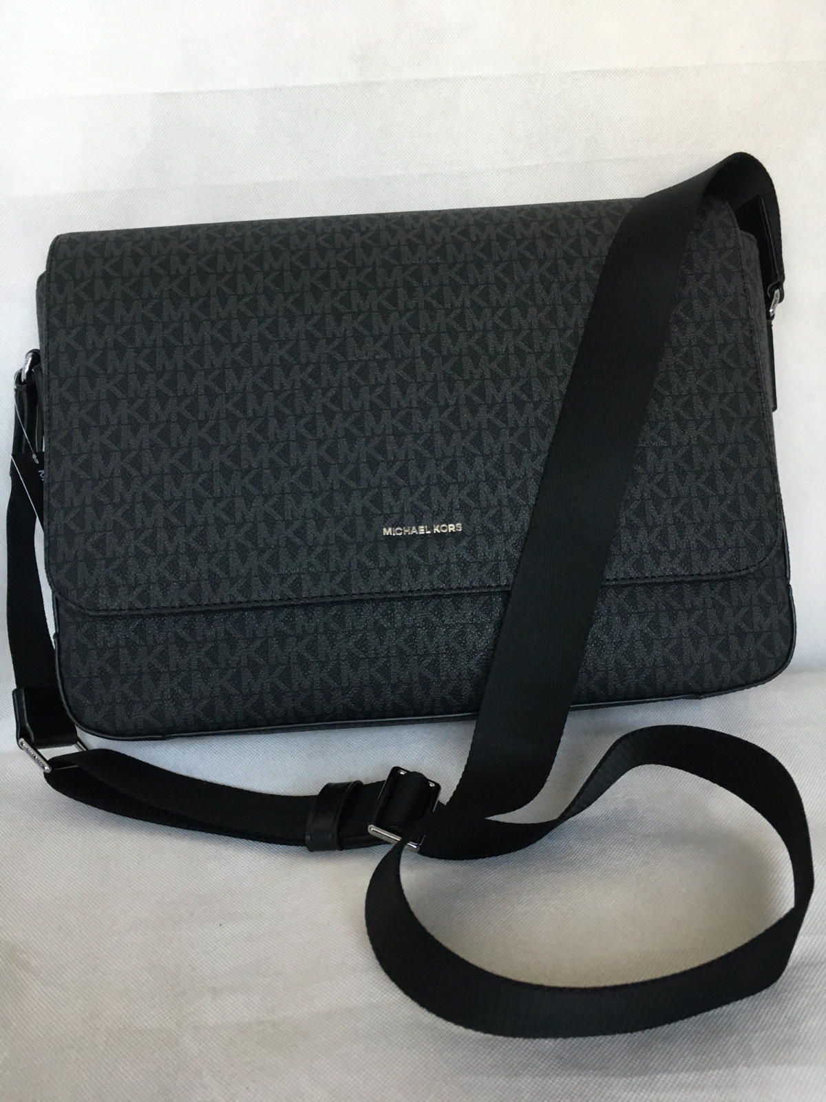 Arriba 49+ imagen michael kors harrison messenger bag Thptnganamst.edu.vn