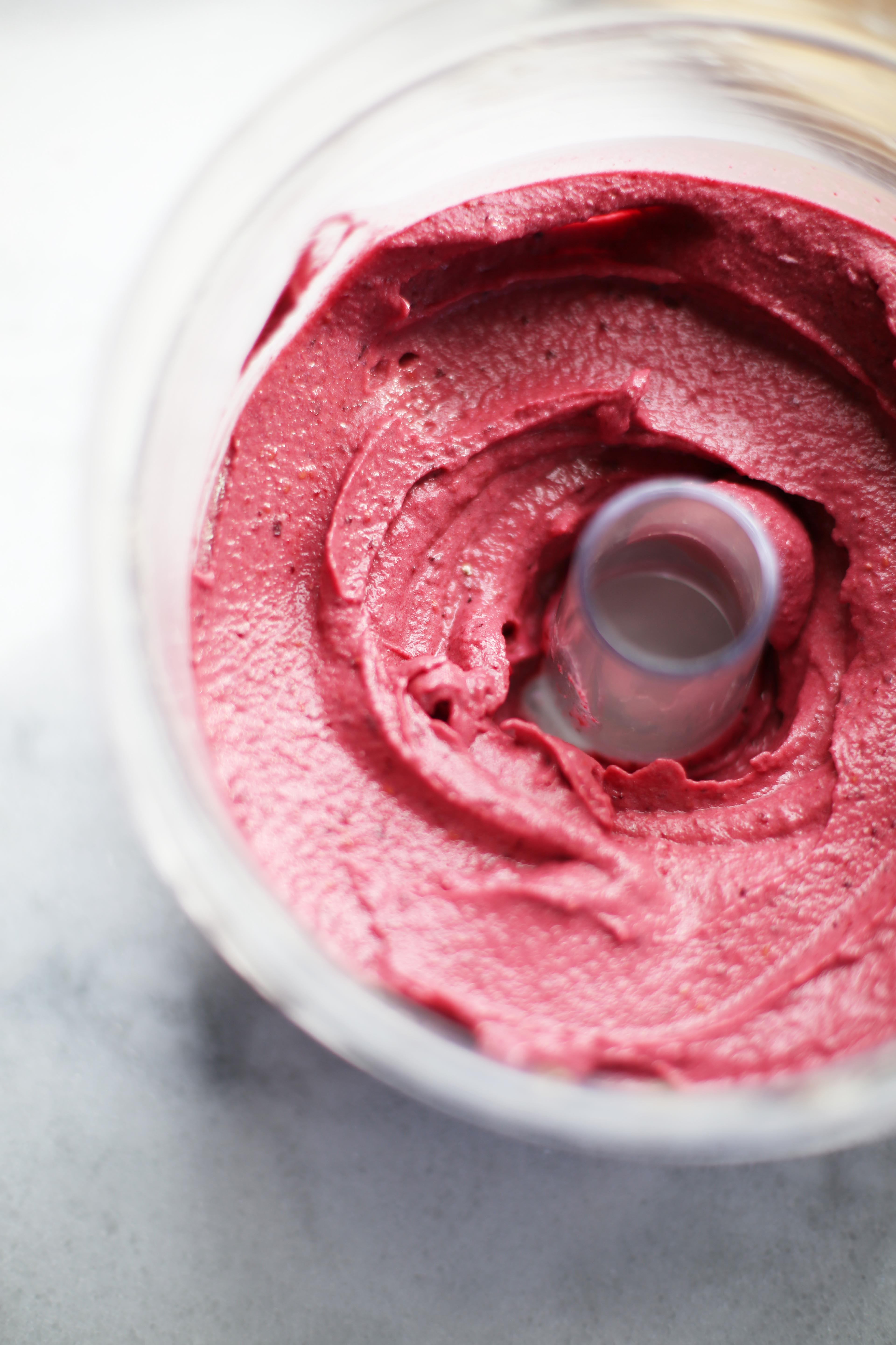 Cherry Pomegranate Smoothie Bowl // Celebrate seasonal pomegranates