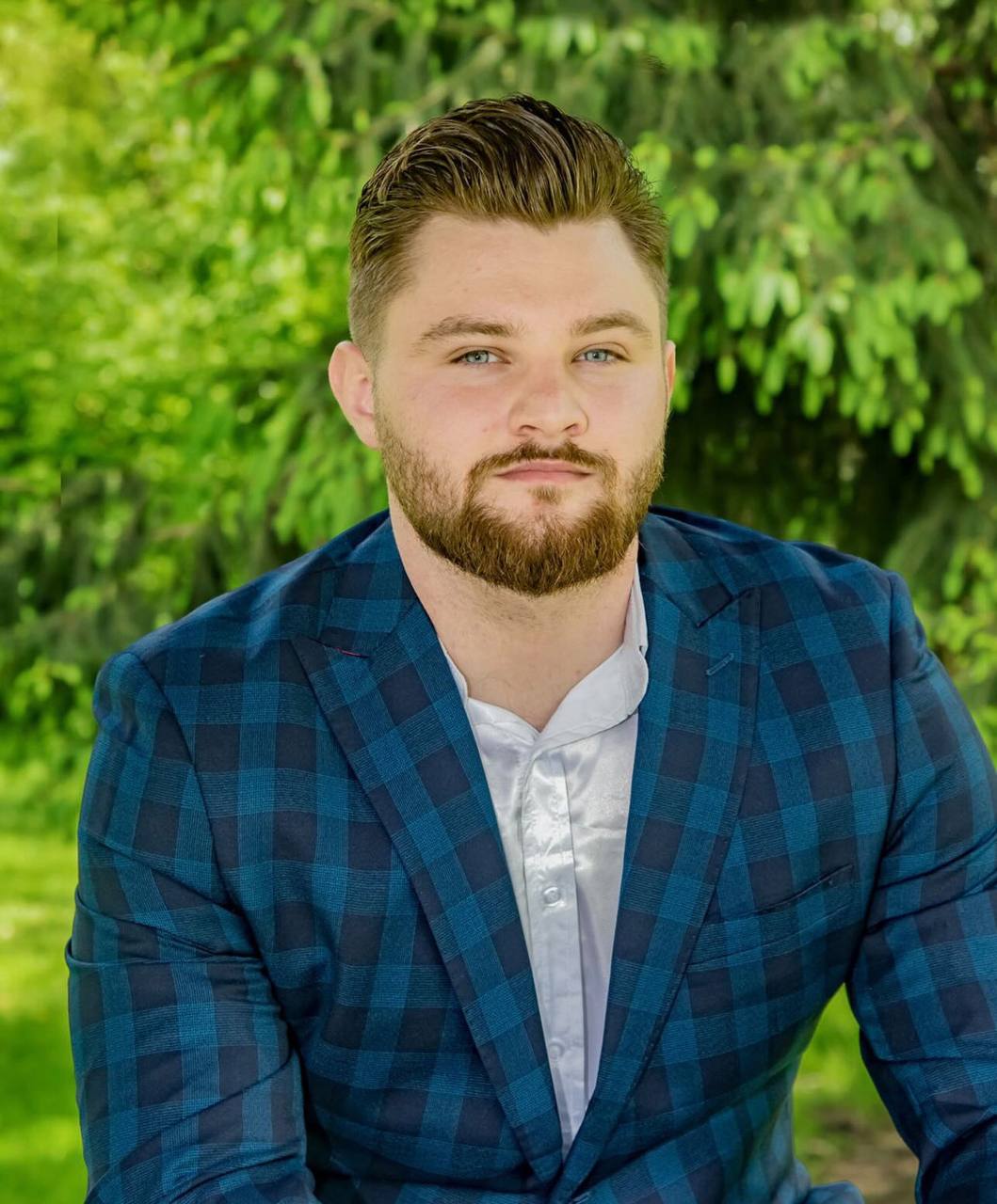 Devon Walden takes real estate up and helps aspiring... injuredly