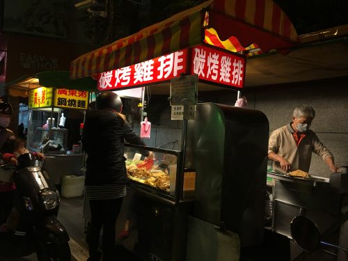 五甲關帝廟前無名碳烤雞排