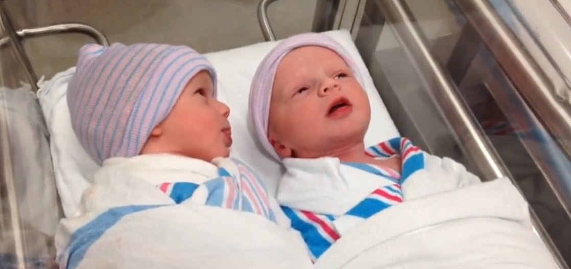 Twin Babies Are Only 1 Hour Old But They Are Already ‘Talking’ To Each Other Inner Strength Zone