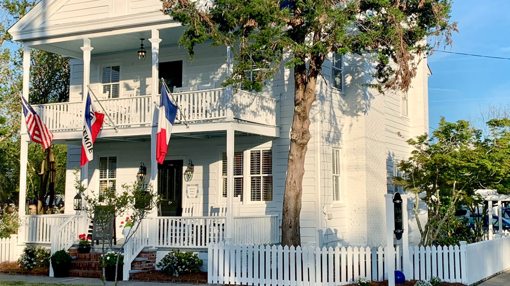 Inn On Turner Beaufort NC Boutique Hotel Place to Stay, Bed