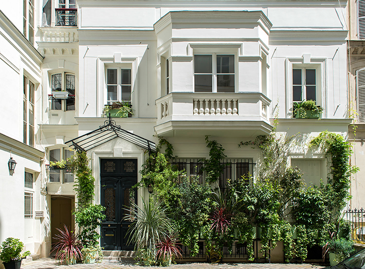 IN/OUT Living a beautiful life