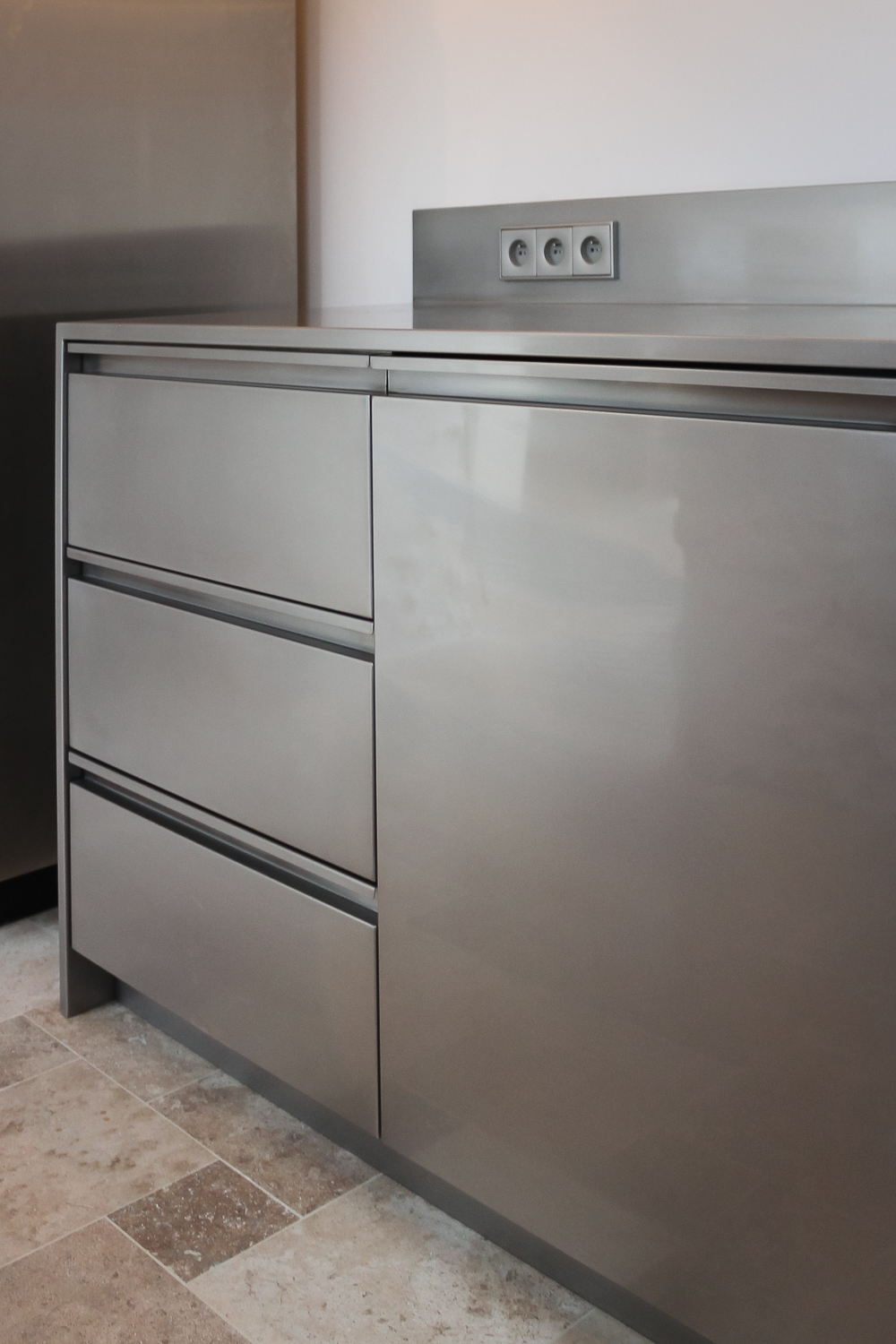 Réalisations de meubles de cuisine en inox et acier INOX.fr, agenceur