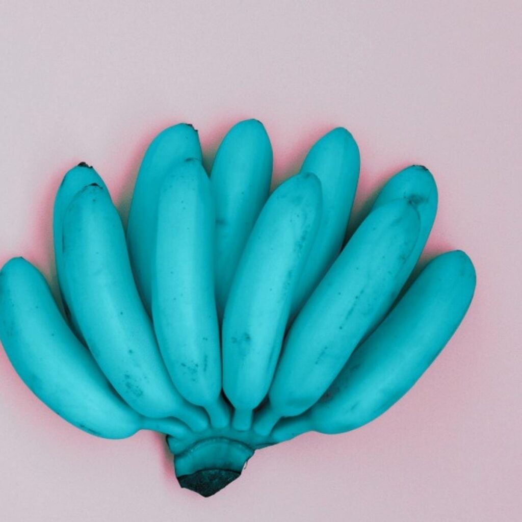 20 Naturally Blue Fruits (+ Foods List) Insanely Good