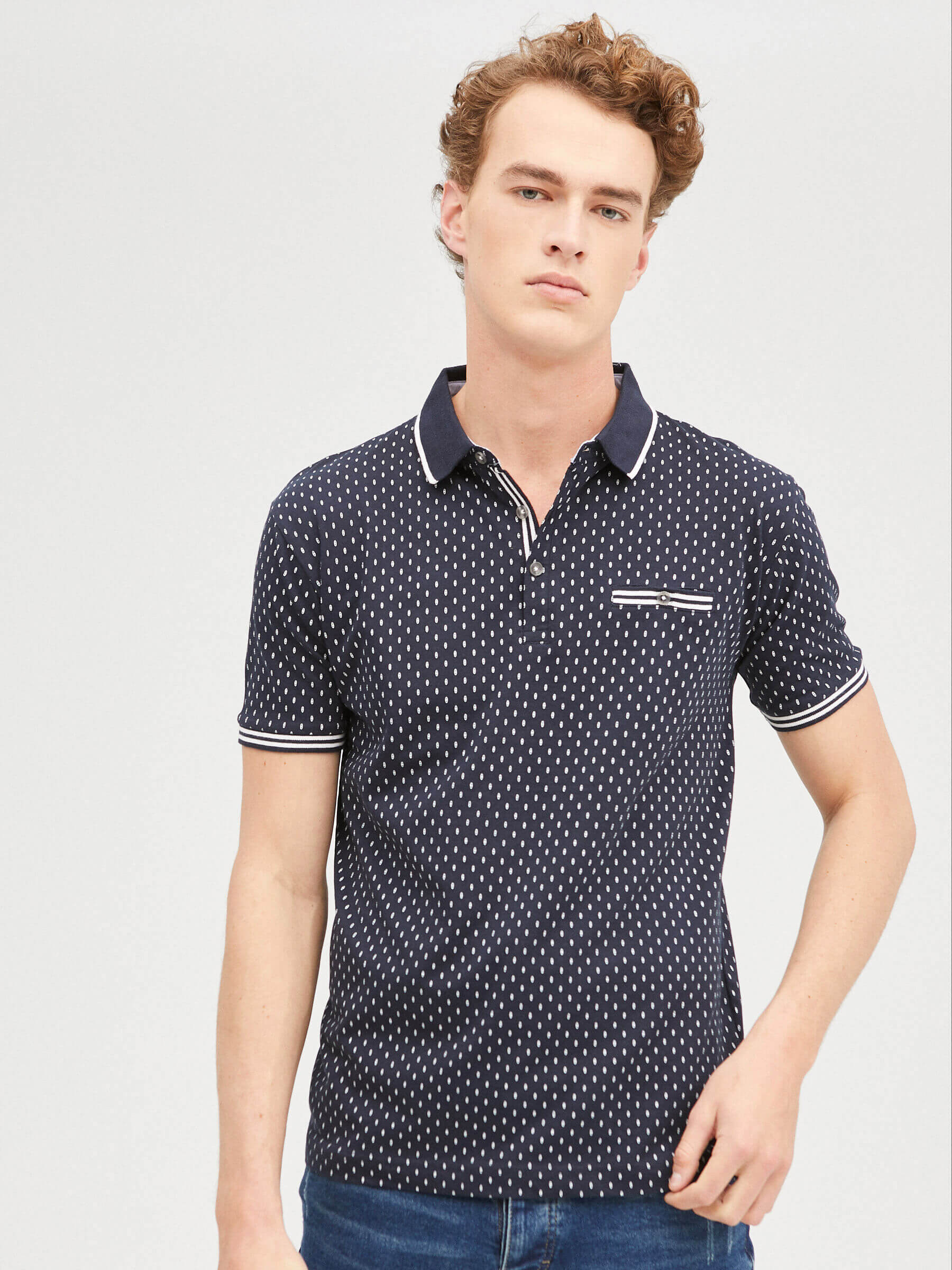 Consejos para vestir un polo con estilo