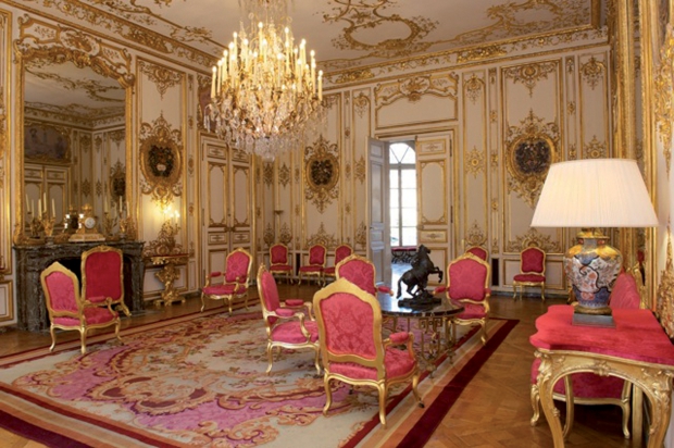 Salon Rouge Hotel de Matignon(1722)*