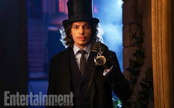 Gotham S3 Firstlook at Benedict Samuel in costume as the