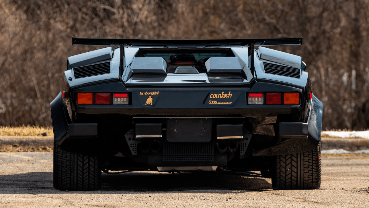 Arriba 101+ imagen countach negro Abzlocal.mx