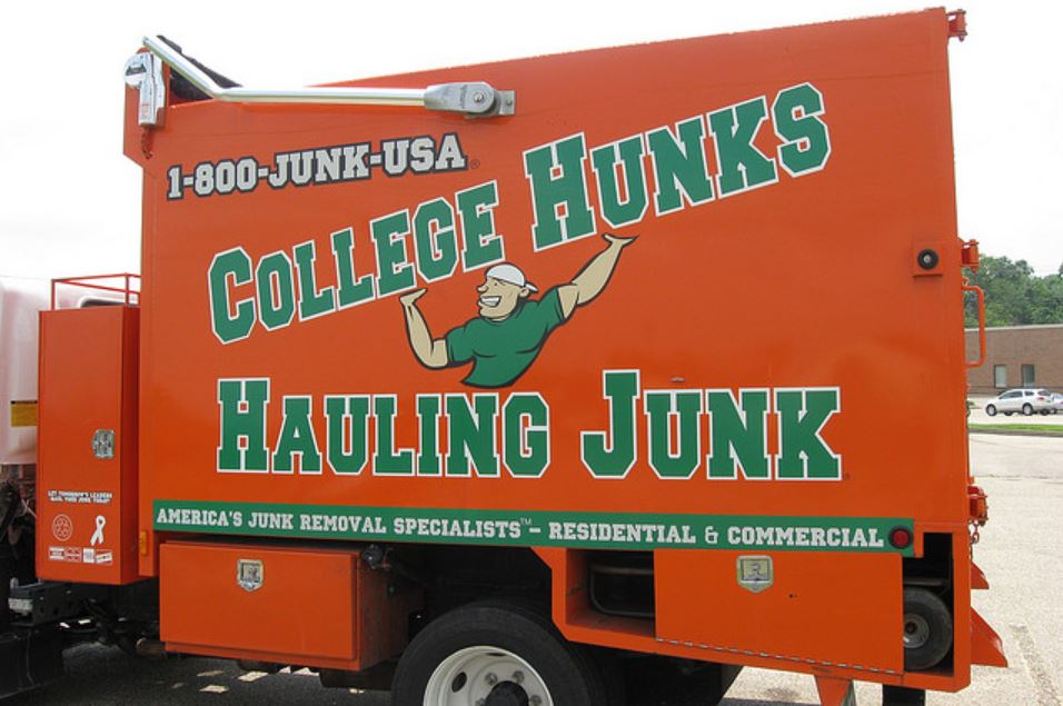 College Foxes Packing Boxes (College Hunks Hauling Junk) What