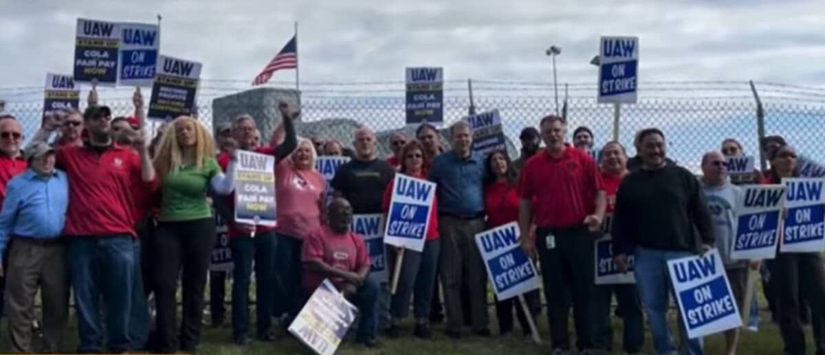 Ford, GM lay off about 500 more US workers due to strike Insider Paper