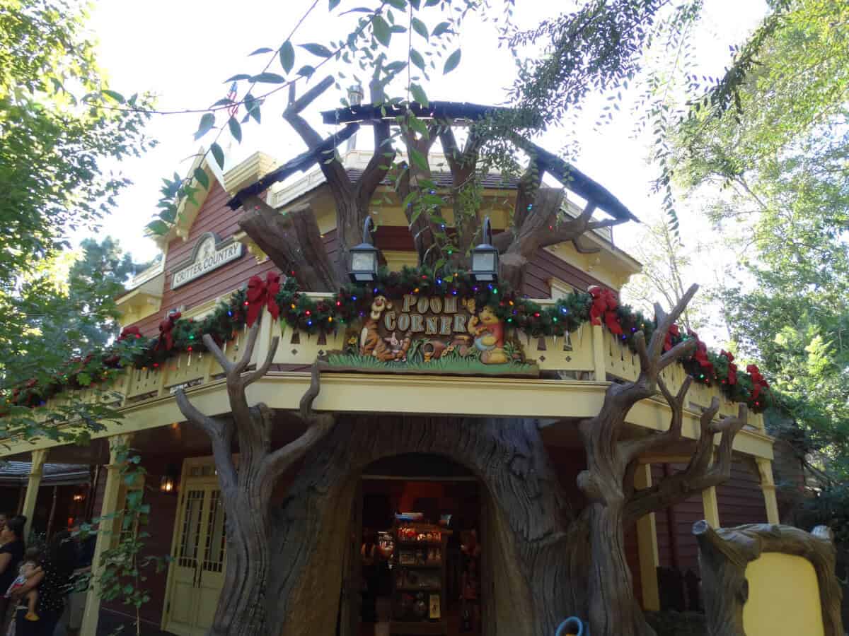 PHOTOS Christmas decorations go up at Disneyland's New Orleans Square