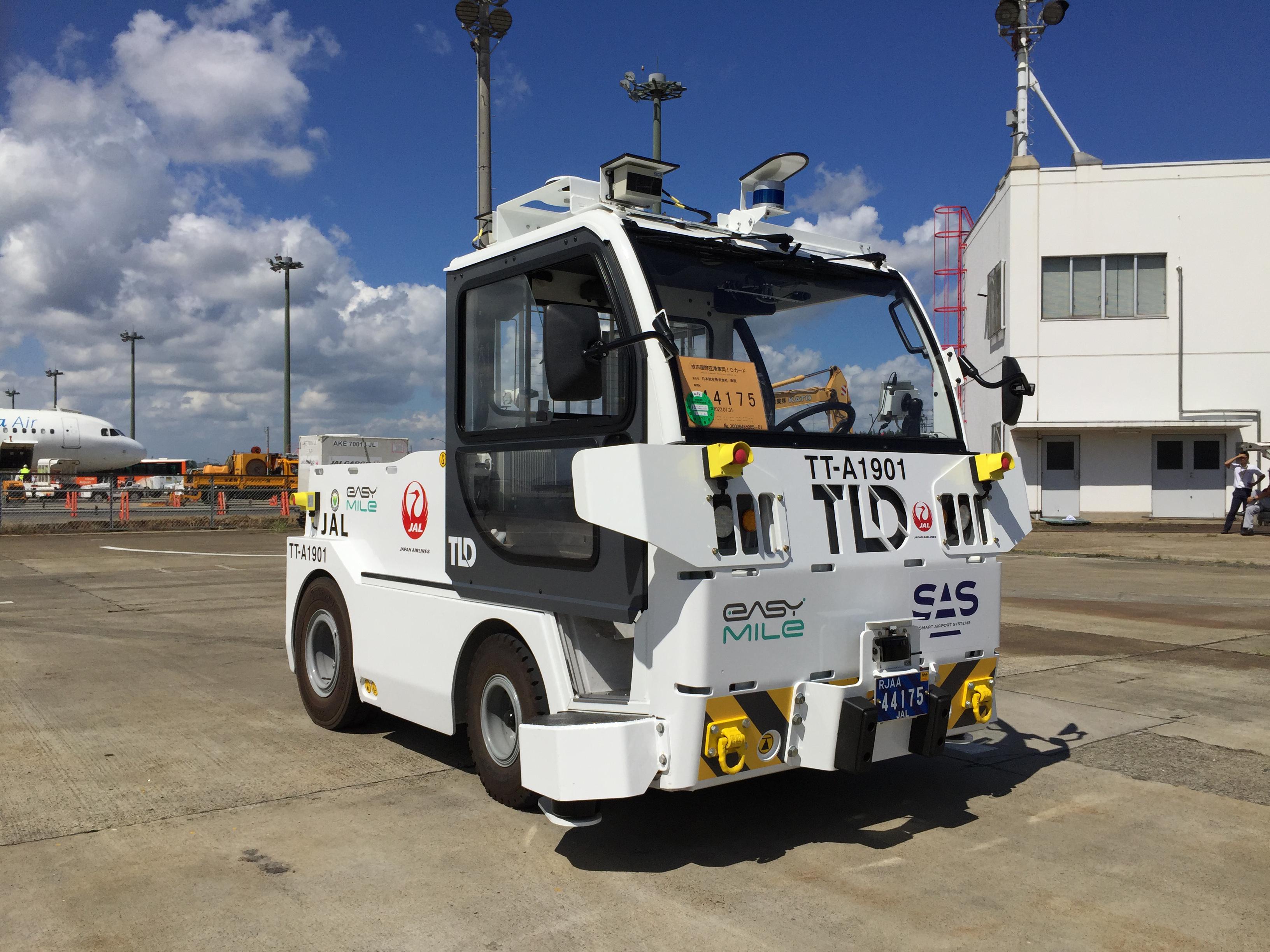 Autonomous Towing Tractors Being Tested at Narita International Airport Corporation (NAA