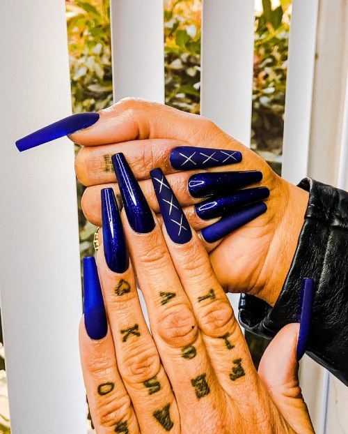 15 Amazing Midnight Blue Nails For an Elegant Look
