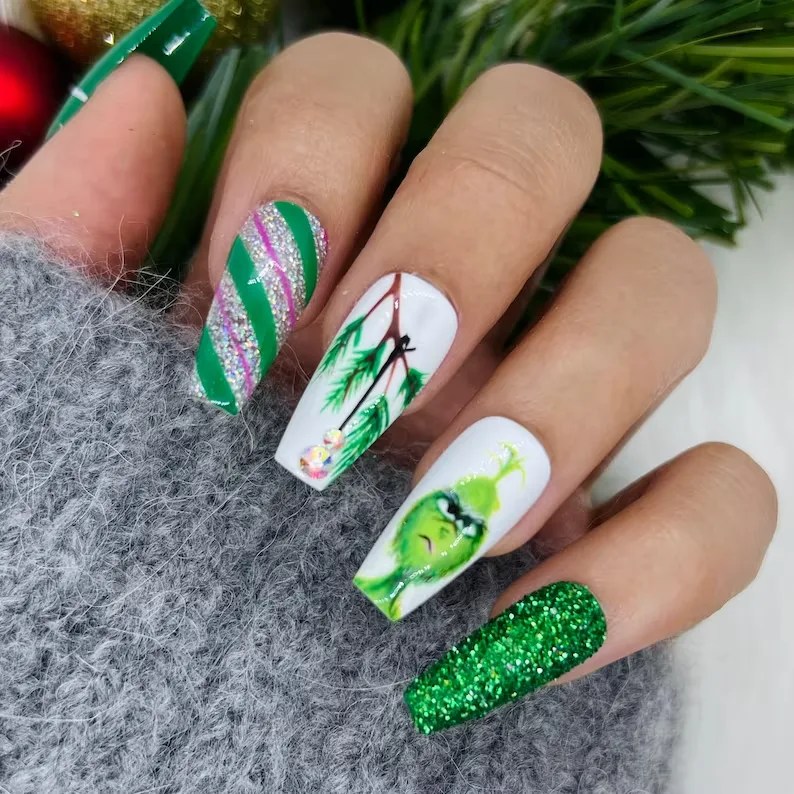 20+ Amazing Festive Grinch Nails For The Holiday Inspired Beauty
