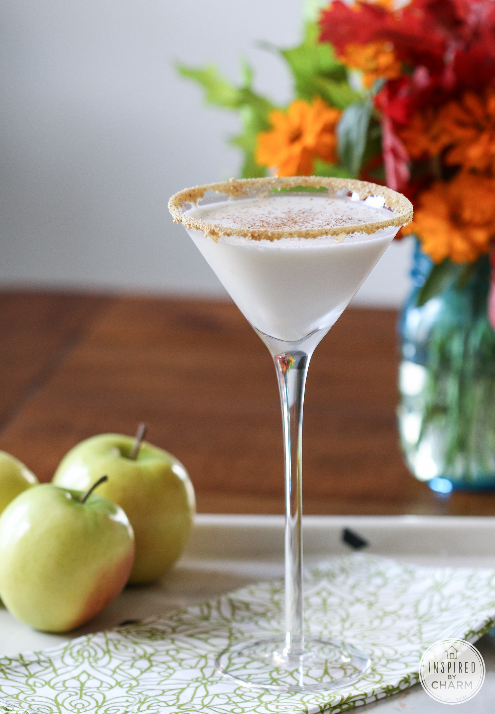 Caramel Apple Pie Martini delcious fall cocktail recipe