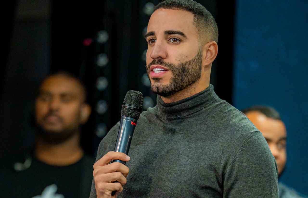 Pastor Leonardo Sale adia retorno ao Brasil para atender agenda de