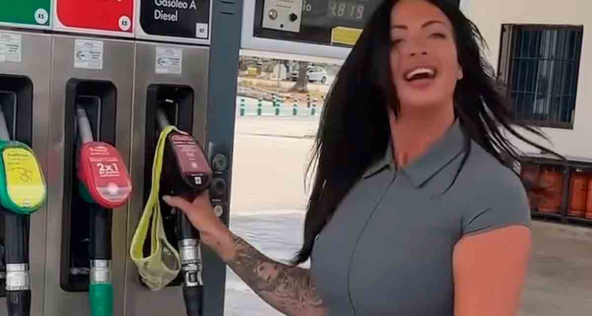 Britische Influencerin lässt Dessous an unpassenden Orten zurück – Verpassen Sie nicht das Video!