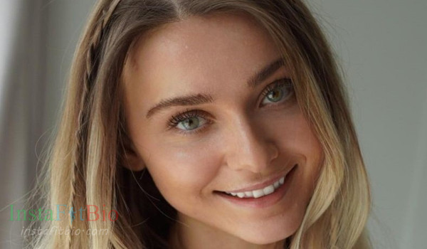 Mini Lilly #InstaFitBio | Models Biography