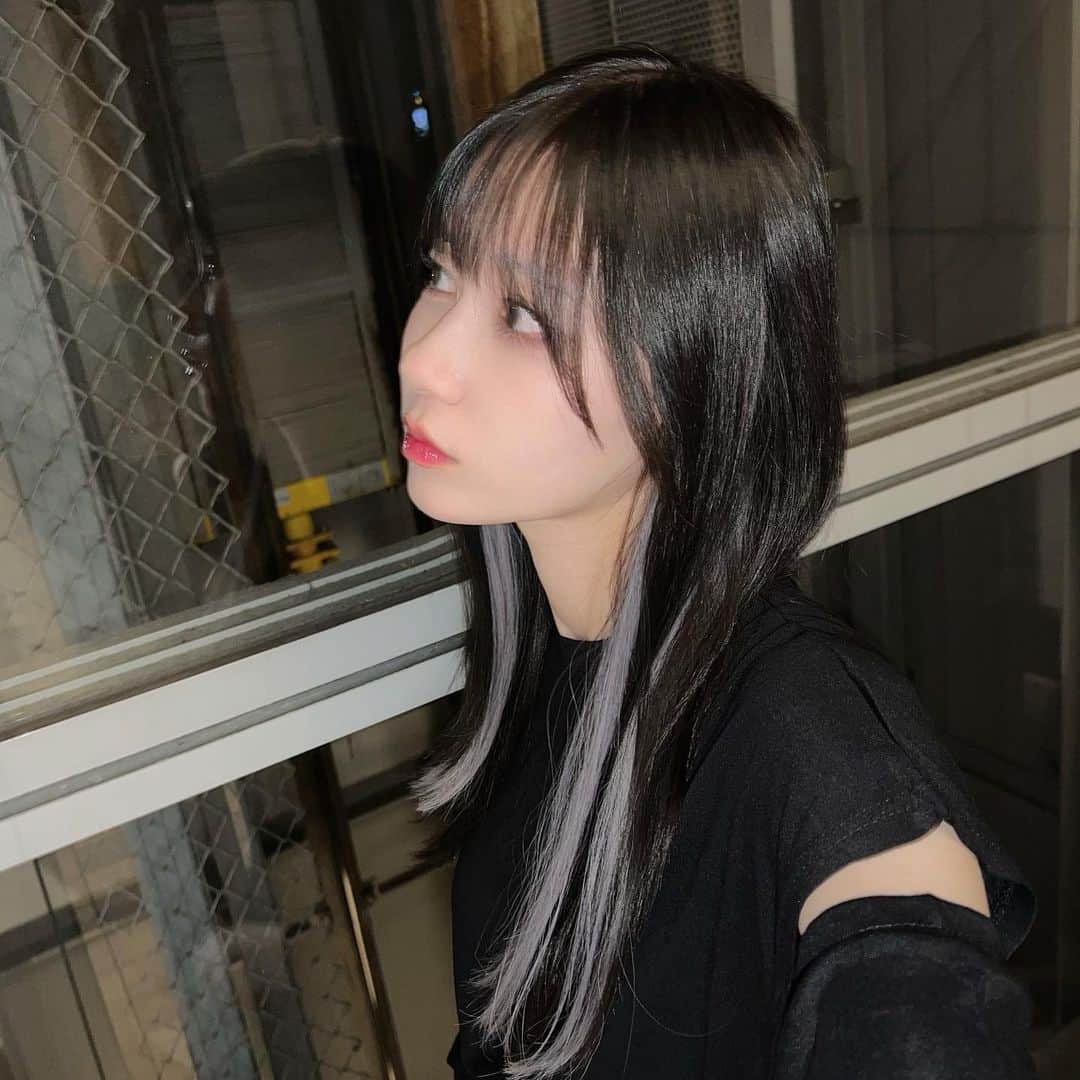 ゆきりぬさんのインスタグラム写真 (ゆきりぬInstagram)「動画見てる人は知ってると思うけど、髪イメチェンしました🖤 イヤリング