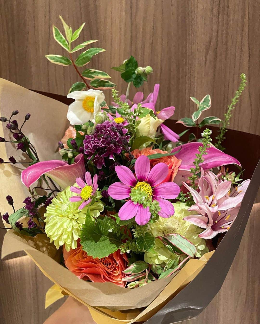 Manaさんのインスタグラム写真 (ManaInstagram)「🤎𝑳𝒐𝒗𝒆𝒍𝒚 𝒇𝒍𝒐𝒘𝒆𝒓𝒔🤎 お部屋にあるだけで気分も明るくほっこり