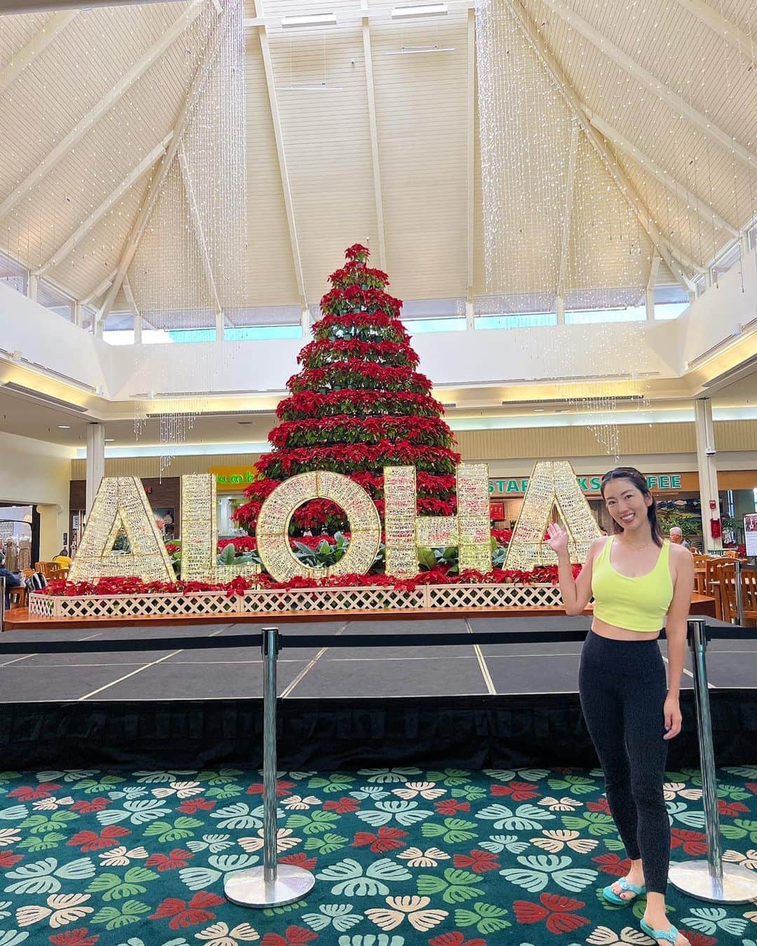 庄司ゆうこさんのインスタグラム写真 (庄司ゆうこInstagram)「メリークリスマス🎄🎁 ハワイでクリスマスツリーをいっぱい撮ったので